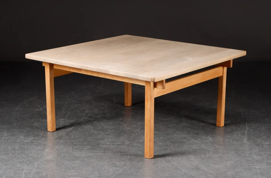 Kurt Østervig. Sofabord af massiv egetræ. 1960'erne. — Furniture/Coffee tables, occasional tables — Lauritz