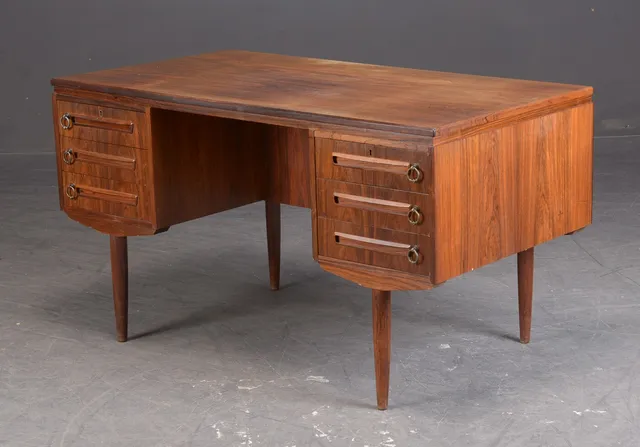 Svenstrup. Skrivebord af palisander, 1960'erne