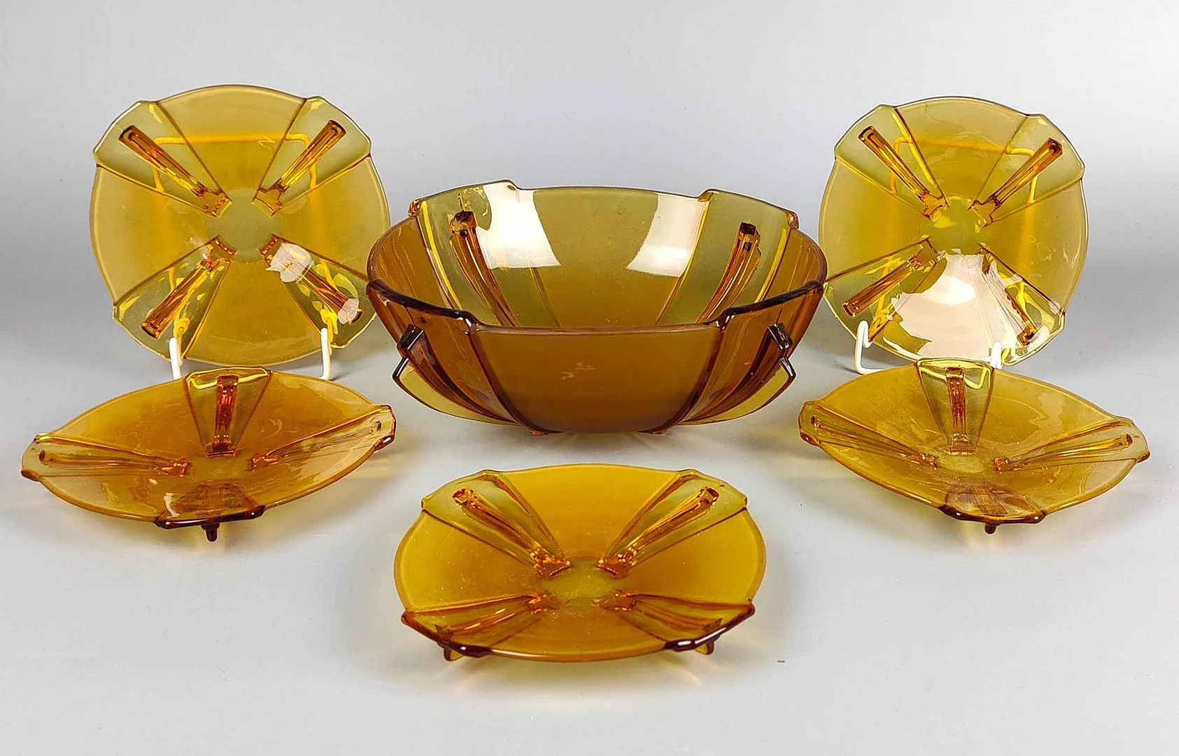 ART DEKO SCHALEN GARNITUR 1930ER JAHRE. — Utility glass — Auktionshaus Bossard