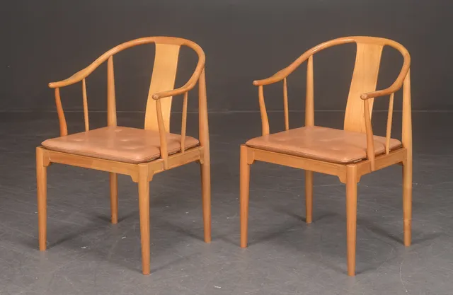 Hans J. Wegner. A pair of armchairs, 'Kinastol'. (2)