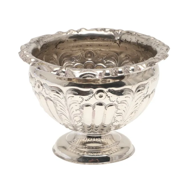 A SMALL SILVER PEDESTAL SUGAR BOWL.