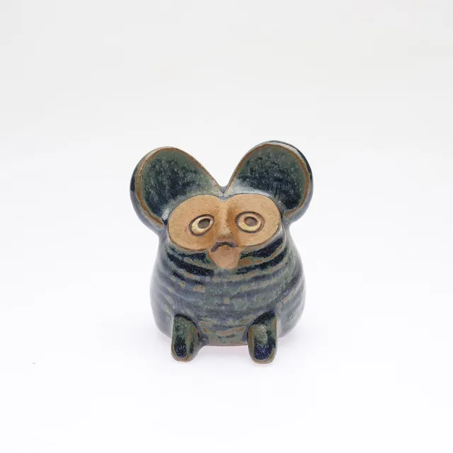 LISA LARSON. Figurin, stengods, "Spökmusen", ur serien "Menagerie", Gustavsberg.