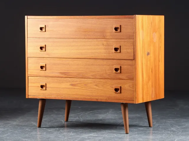 Hundevad. Kommode af teak, 1960'erne