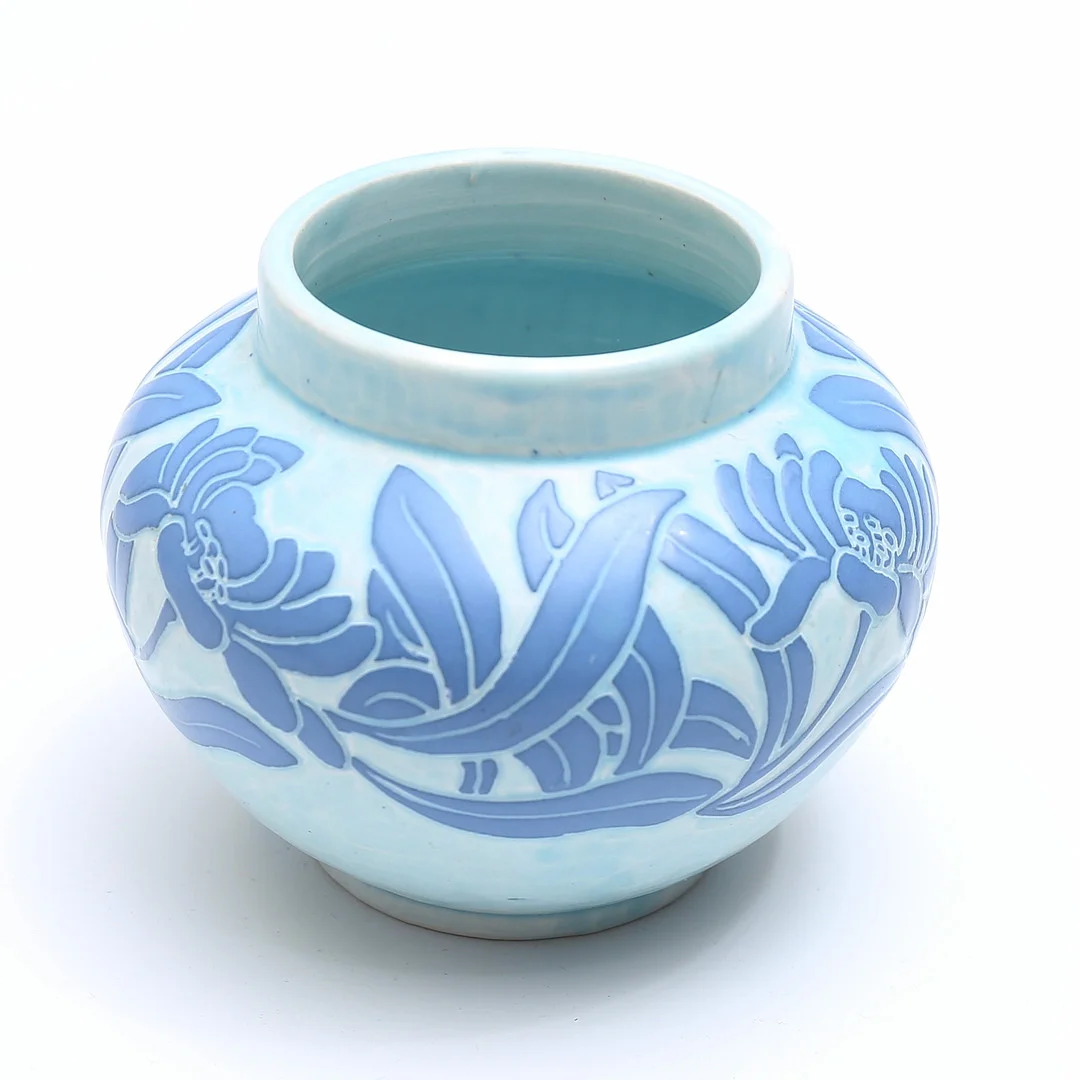 ELSA ENGESTRÖM. (1885-1976), Vas Sgraffito, Gustavsberg, 1913, signerad EE. — European — Auktionshuset Thelin & Johansson