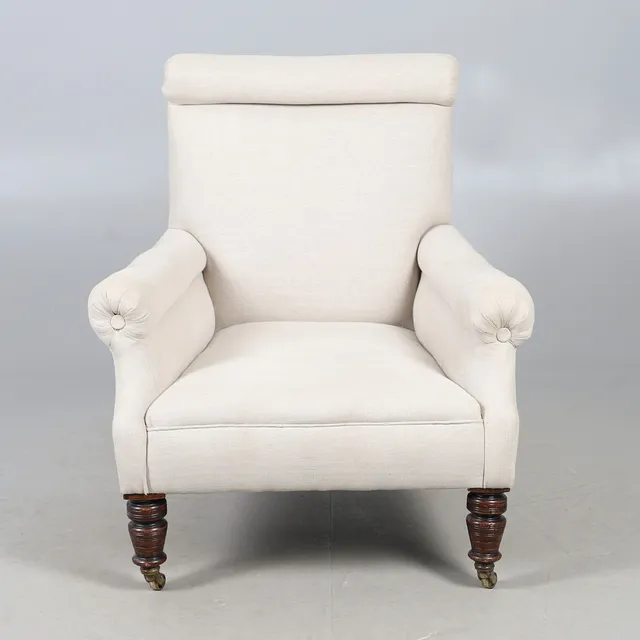 A LATE 19TH CENTURY MAHOGANY DEEP SEATED ARMCHAIR.