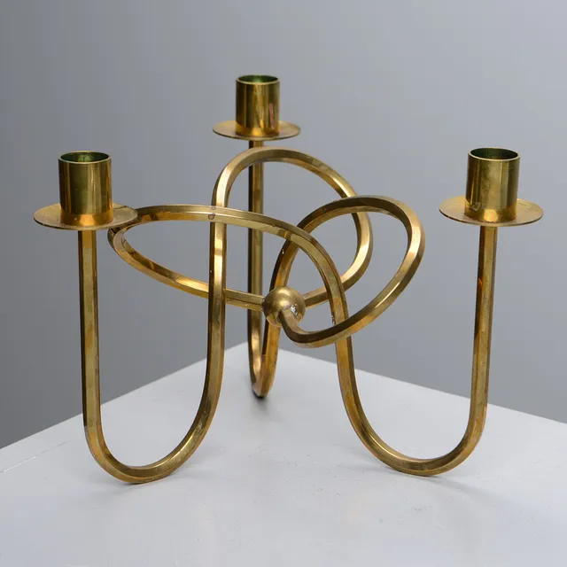 JOSEF FRANK. Ljusstake, mässing, "Vänskapsknuten", Firma Svenskt Tenn.