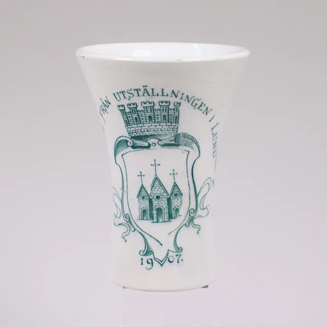 MINNES -/KAFFEBÄGARE, Minne från utställningen i Lund, 1907, Gustavsberg, flintgods.