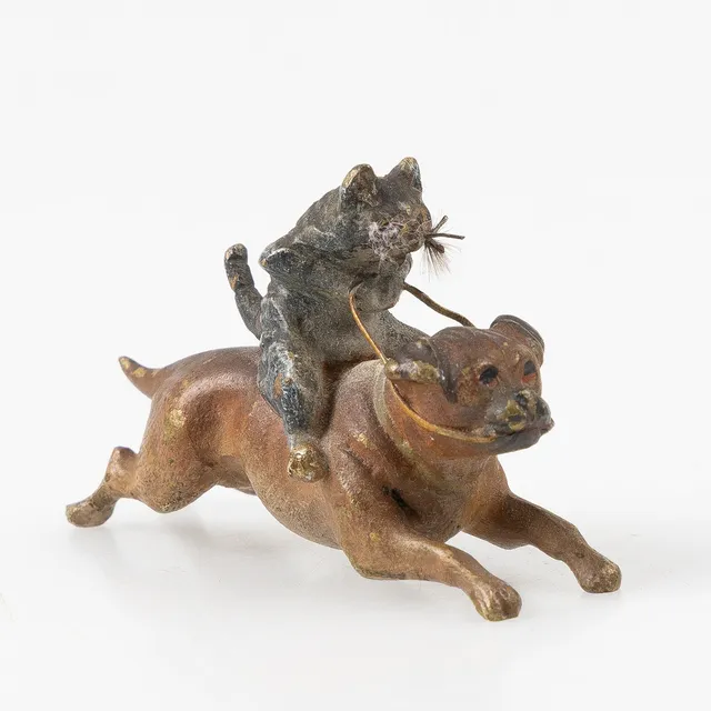 FRANZ BERGMAN. TILLSKRIVEN. Skulptur, ridande katt på hund, sk Wienerbrons, Österrike, 18/1900-tal.