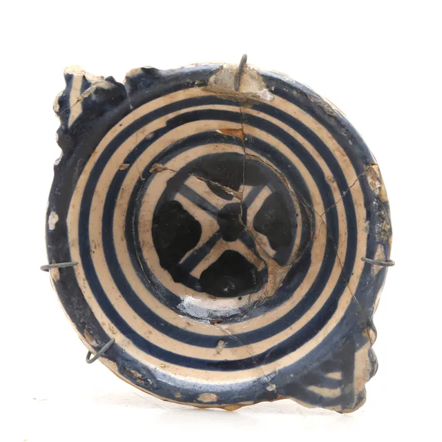 Catalan earthenware bowl “with concentric circumferences”, 17th Century.