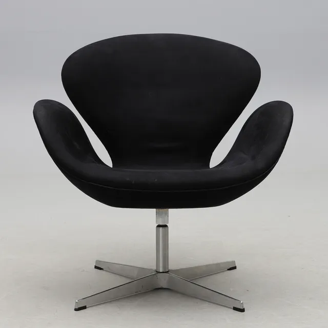 ARNE JACOBSEN. FÅTÖLJ, "Svanen", Fritz Hansen, etikettmärkt 2003.