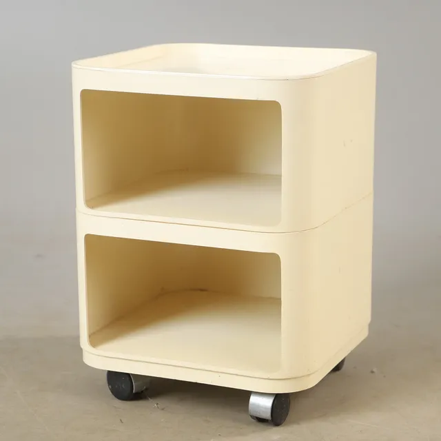 ANNA CASTELLI. Hurts, plast, Kartell.