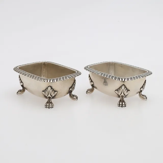 SALTKAR, ett par, silver, stämplade, London 1906, längd 9 cm.