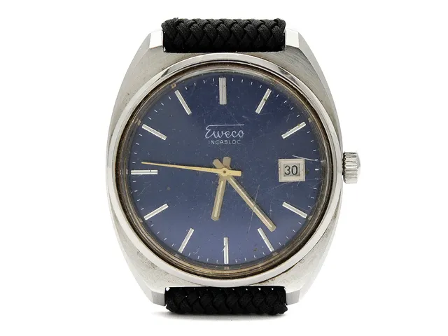EWECO, herrur, 35,5 mm, stål, manuell, plexiglas, datum, skadad urtavla, skadad boett, tygband, ca 1960.