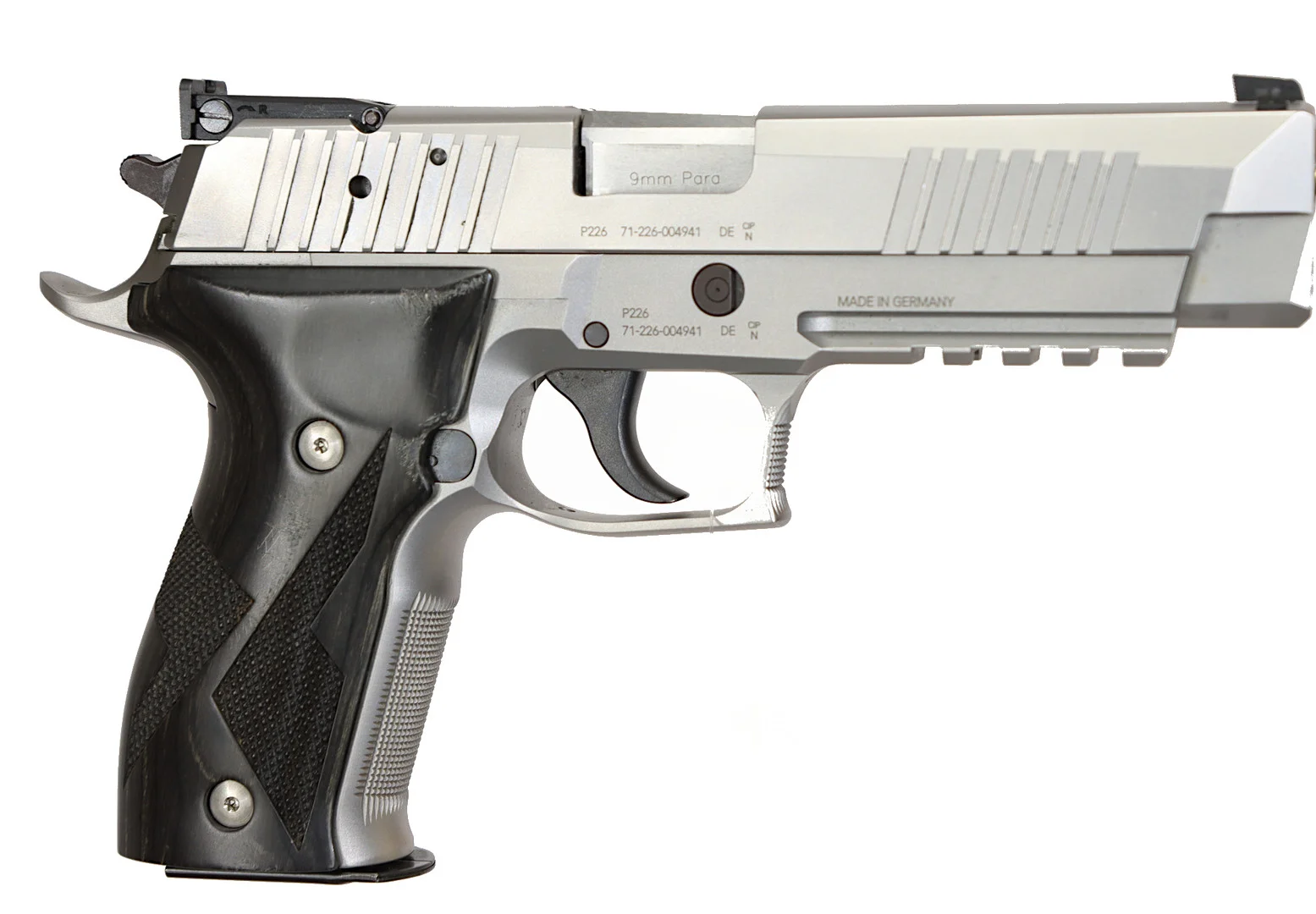 PISTOL, Halvautomatisk, fabrikat Sig-Sauer, modell X-Five Allround, kaliber 9x19, tillv.nr 71-226-004941, se-nr SE2925989. — Pistols — Walter Borg
