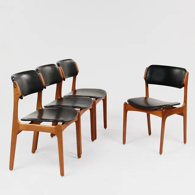 ERIK BUCH (1923–1982). Sæt på fire spisestole af teak og skai, Odense Maskinsnedkeri, Danmark, formgivet 1956, (4).