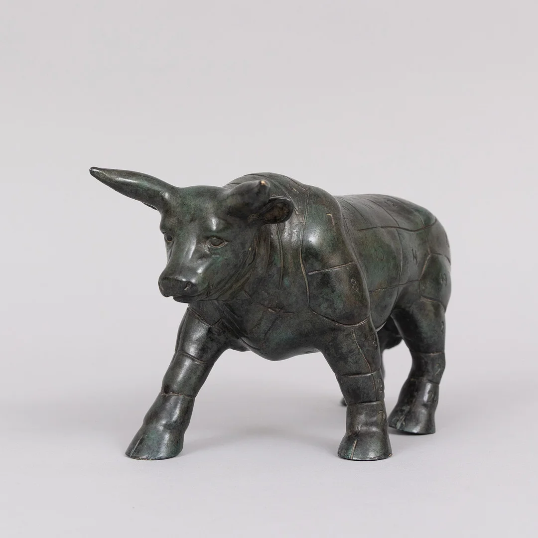 ANDREAS WARGENBRANT. "El bull", grönpatinerad brons, handsignerad. — Sculptures & Bronzes — Garpenhus Auktioner