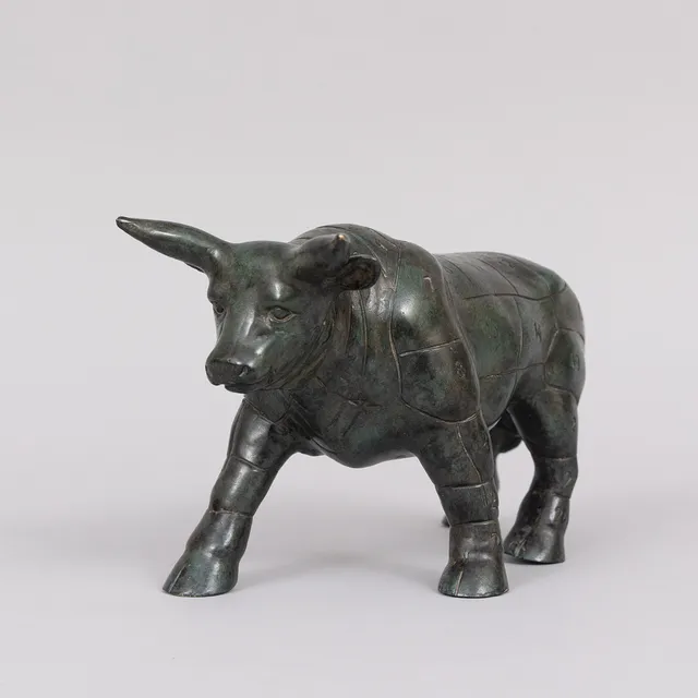 ANDREAS WARGENBRANT. "El bull", grönpatinerad brons, handsignerad.