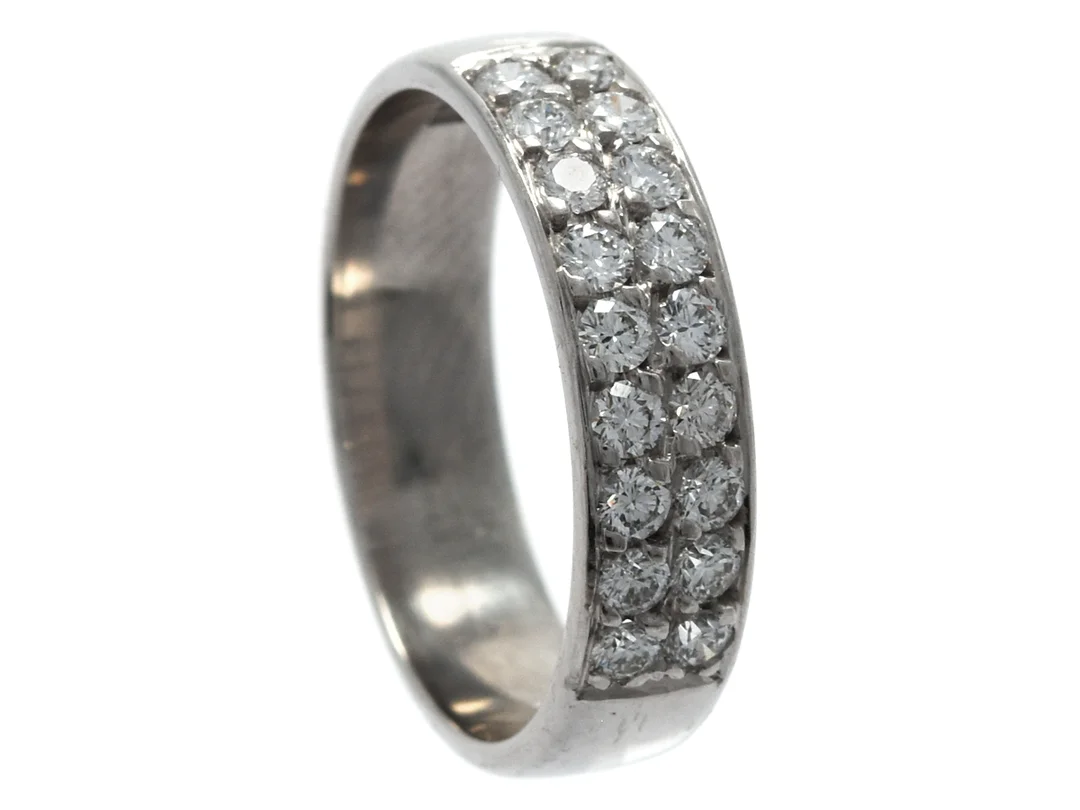 RING, 18K vitguld, 18 briljantslipade diamanter, ca 0,54 ctv, ca W-W/VS, stl 16.75- 17,00 mm, vikt 4,7 g, Guldbolaget i Bergkvara. — Smycken/Ring — Kaplans