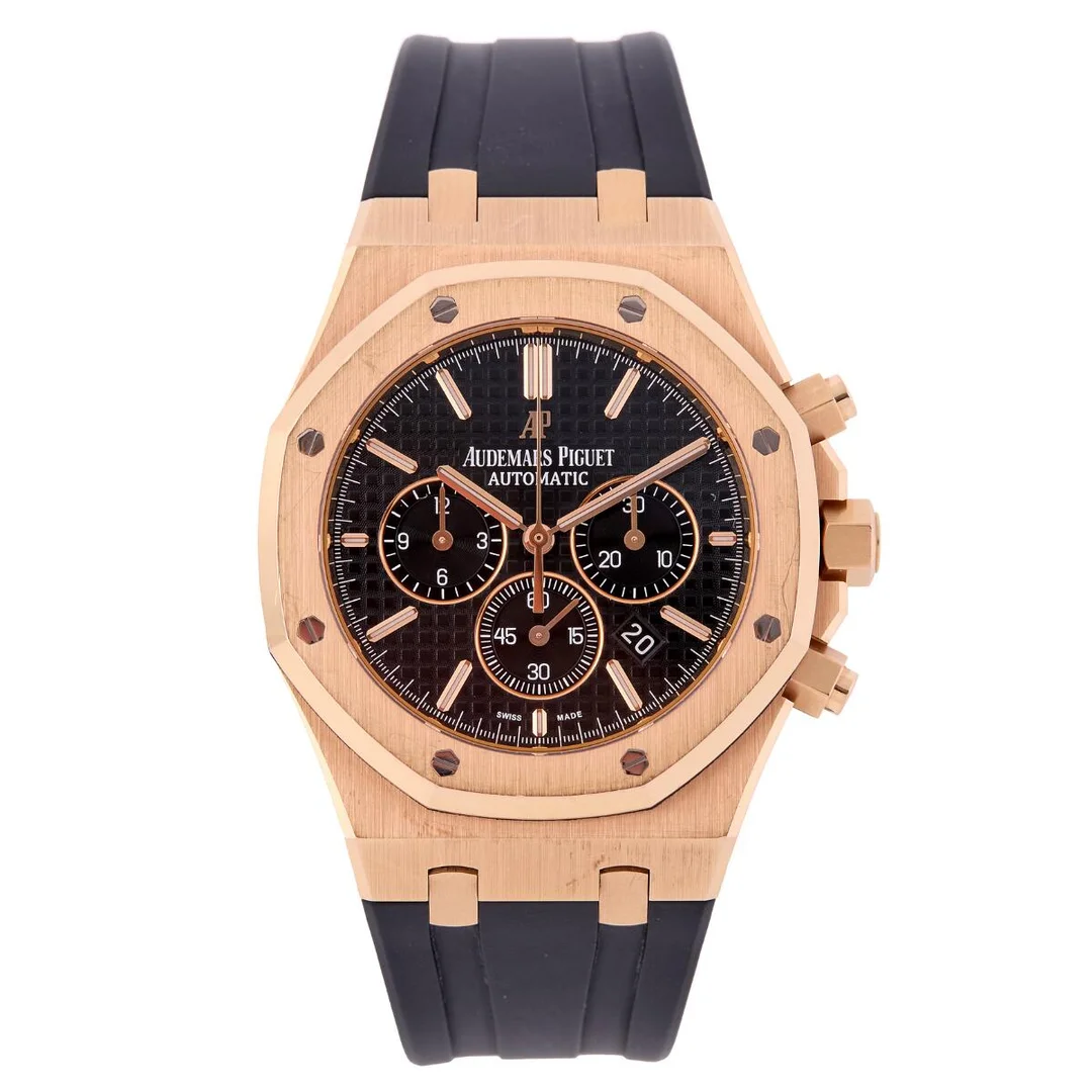 Royal Oak of 18k rose gold, ref. 26328OR.OO.D002CR.01. Mechanical movement with automatic winding, chronograph and date indication, cal. 2385. Black rubber strap with Audemars Piguet C-clasp of 18k rose gold. Ø 41 mm. 2015. — Clocks & watches/Wristwatches — Bruun Rasmussen