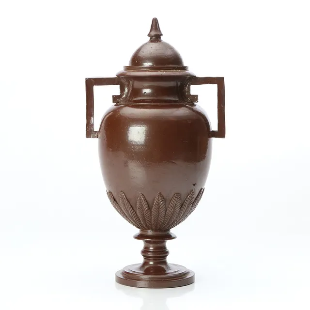HÖGANÄS, URNA MED HÄNKLAR. Saltglaserat stengods. 1800-tal. Omärkt.