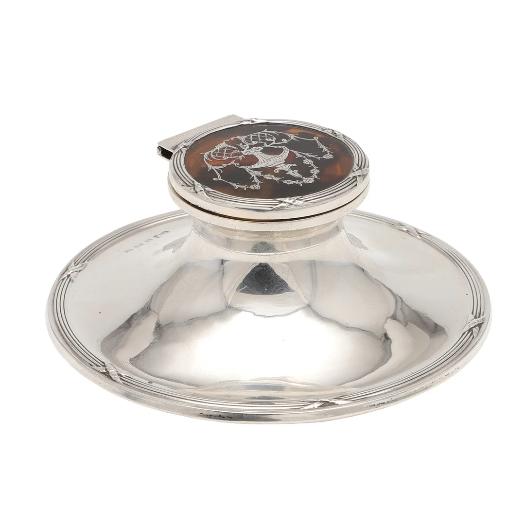 A GEORGE V SILVER INKWELL. — Silver — Lawrences Auctioneers
