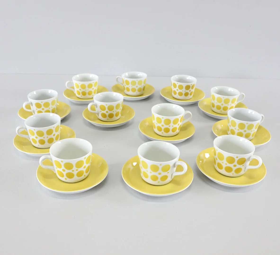 GÖRAN BÄCK. Kaffeservis 24 delar, "Pop", Arabia Finland. — European — Hälsinglands Auktionsverk