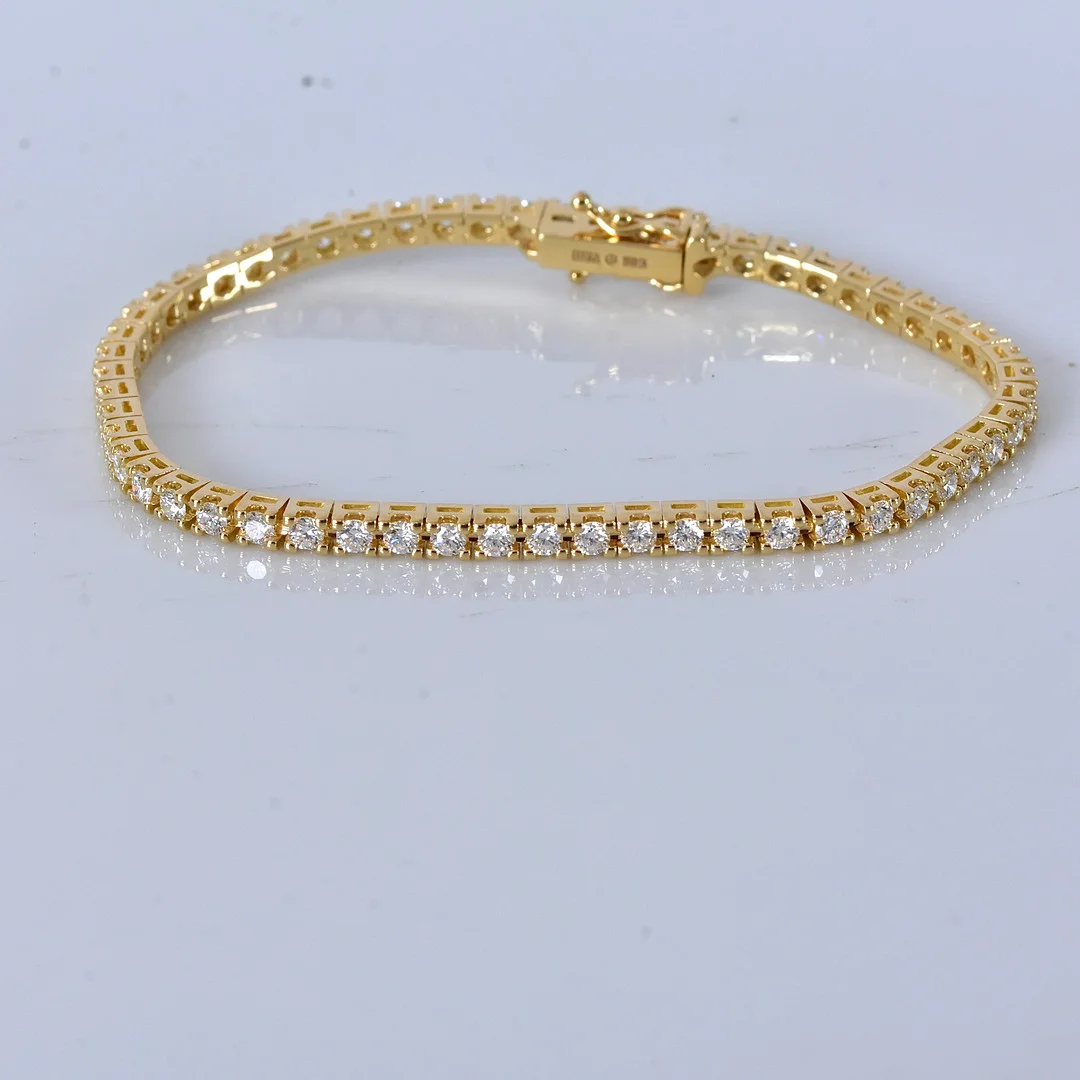 ARMBAND, tennisarmband 2,20ct, 18K. — Bracelets — Halmstads Auktionskammare