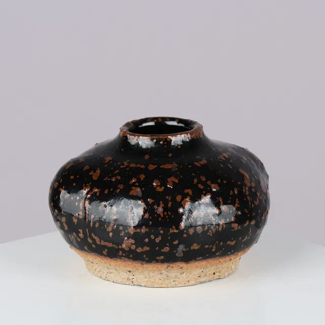 EDITH SONNE (1910-1993). Bulbous stoneware vase with black glaze and reddish-brown spots, Bing & Grøndahl, Denmark, 1980s.