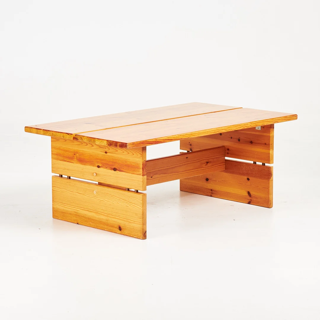 JAN ERIK LINDGREN. Soffbord "Party" Ekornes, Norge 1970-tal, furu. — Tables — Stockholms Auktionsverk Sickla