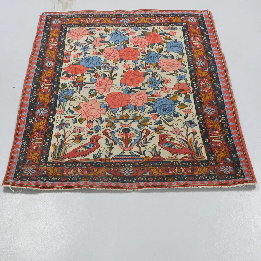 ORIENTALISK MATTA, PERSIEN, ROSENBAKHTIARI. — Persian Carpets & Textiles — Björnssons Auktionskammare