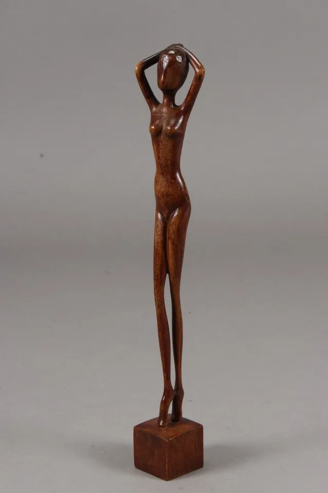 Ubekendt kunstner. Skulptur af træ, kvinde