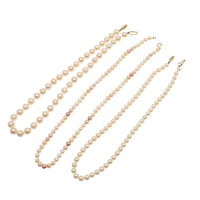 THREE CULTURED PEARL NECKLACES WITH GOLD CLASPS.