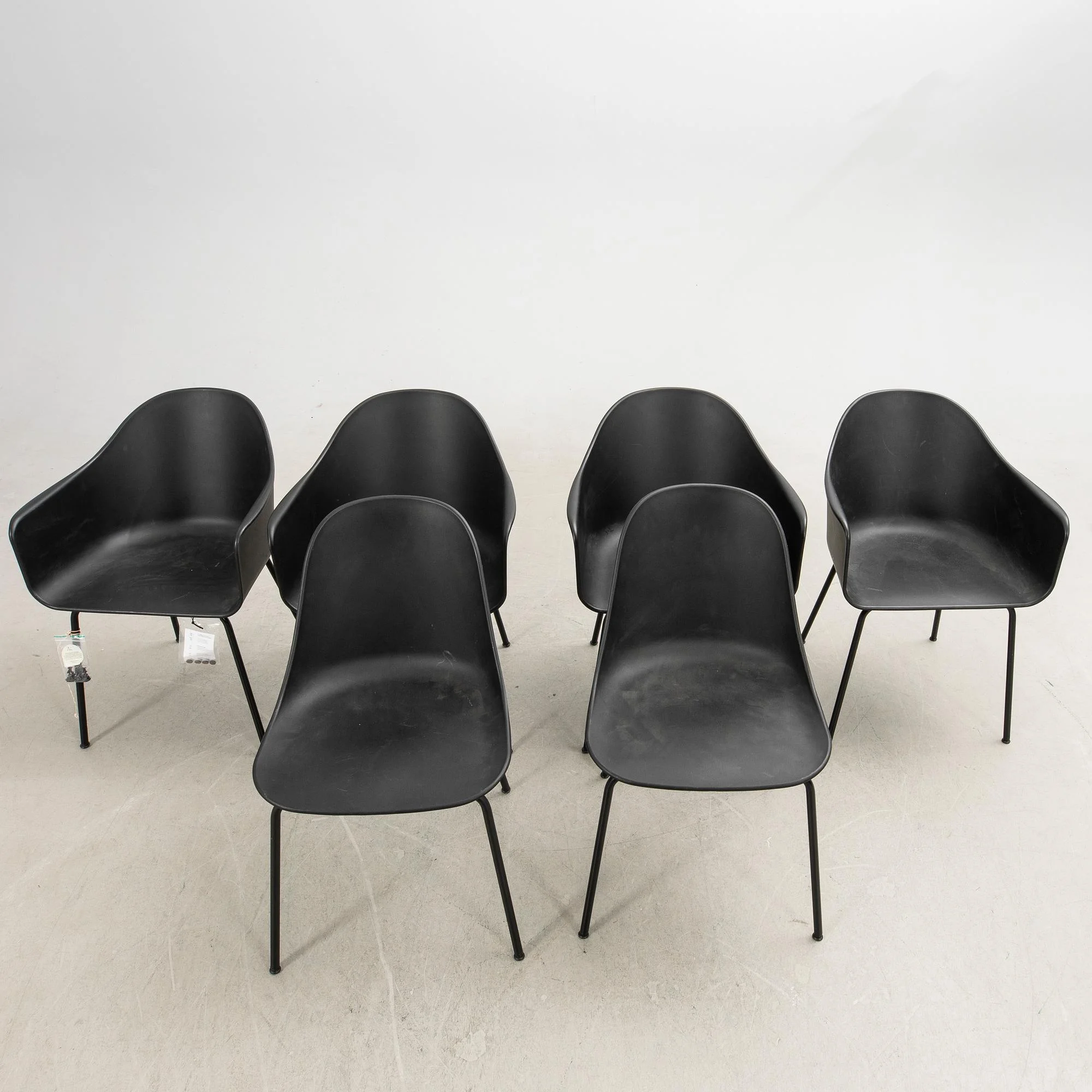 Norm Architects, karmstolar, 4 st + 2, "Harbour dining chair", för Audo Copenhagen, 2020-tal. — Design/Möbler — Bukowskis