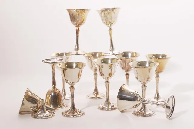 JUEGO 12 DE COPAS EN PLATA CON INTERIOR PLATA VERMEILLE.