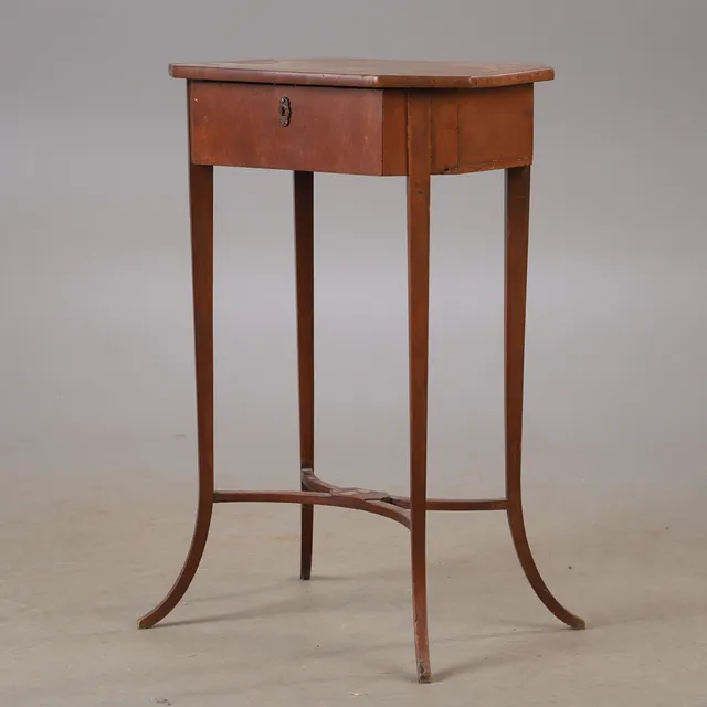 SYBORD, mahogny, empirestil.