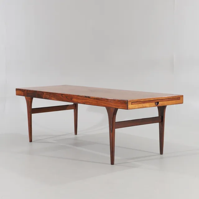 JOHANNES ANDERSEN. Soffbord, jakaranda, 1960-tal.