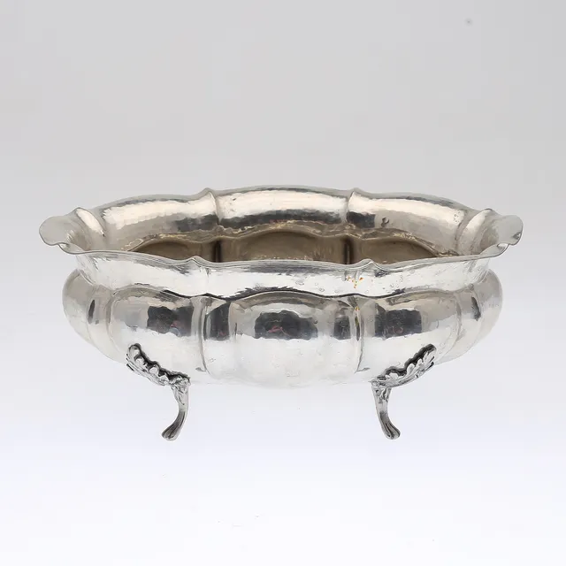 SKÅL, nysilver, rokokostil.