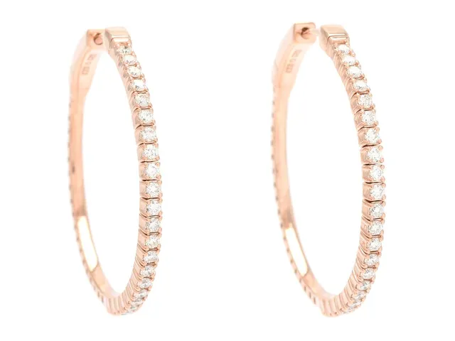 ÖRRINGAR, 18K roséguld, 44 briljantslipade diamanter ca 0,75 ctv, ca TW-W/VVS-VS, diameter 32 mm, vikt 7,9 g.