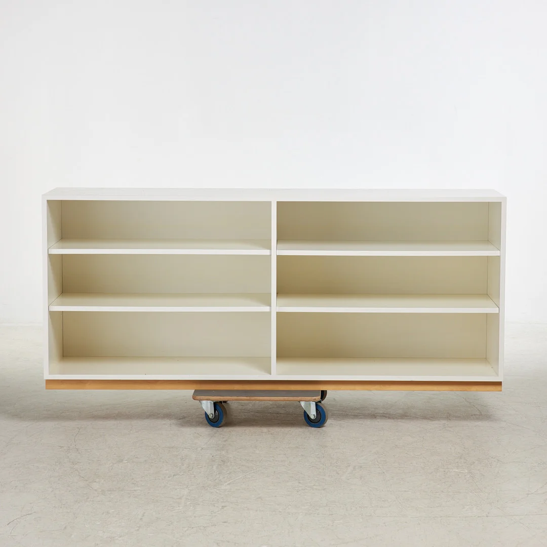 SIDEBORD. Samtida, designad av ARK Anders Runerheim Arkitektkontor, tillverkad av Eriksson & Söner, vitlackerad. — Cupboards, Cabinets & Shelves — Stockholms Auktionsverk Sickla