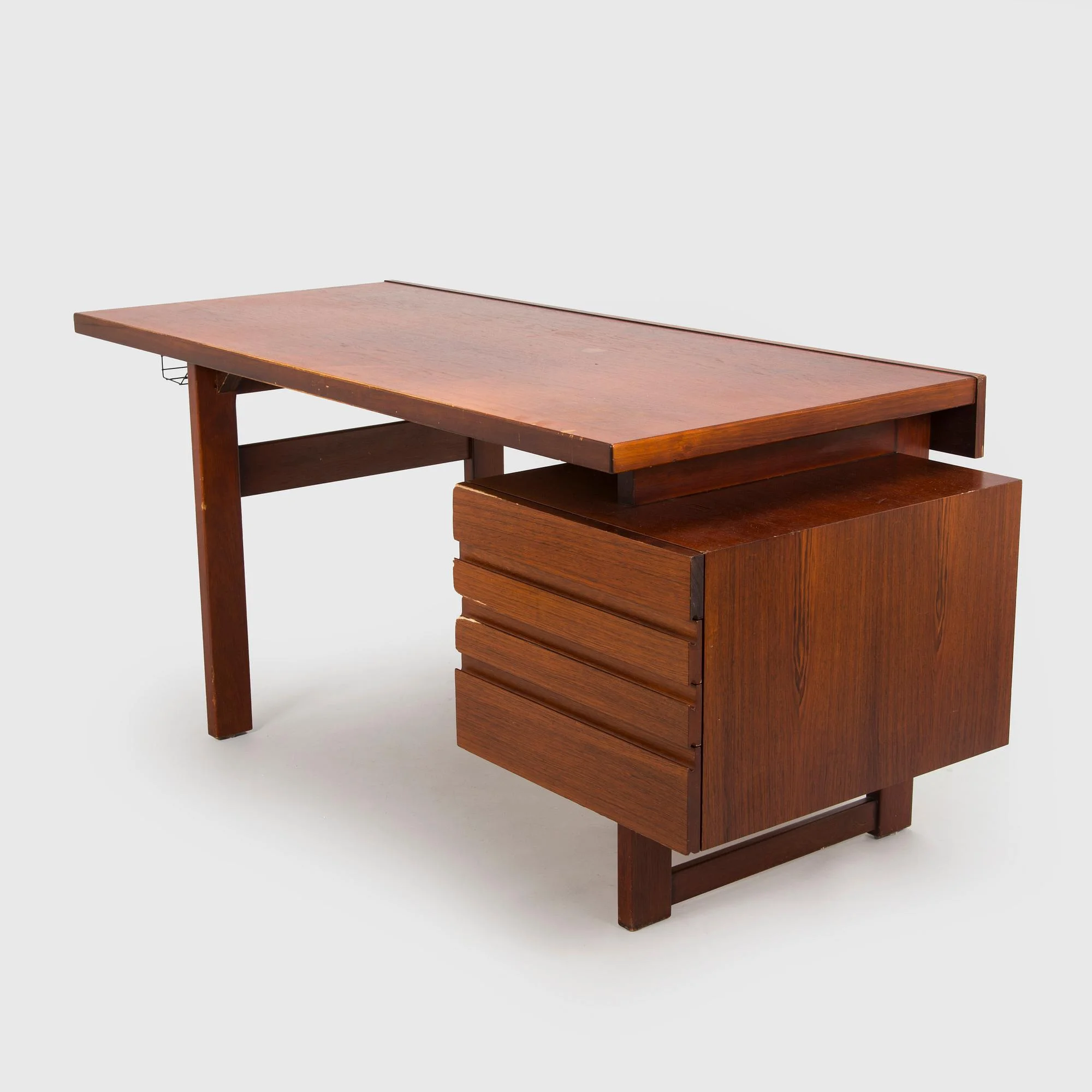 Olavi Hänninen, skrivbord "Paletti", HMN Huonekalu Mikko Nupponen, Lahtis, Finland, 1960-tal. — Design/Möbler — Bukowskis