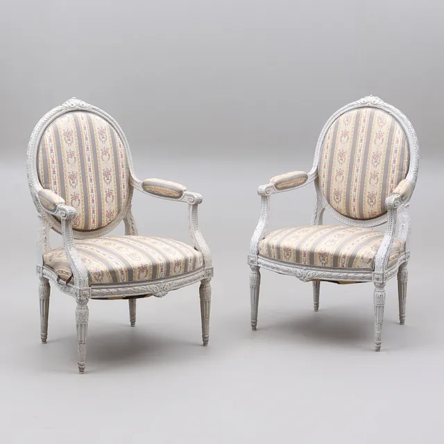 KARMSTOLAR, ett par, gustaviansk stil, sent 1800/ 1900-tal.