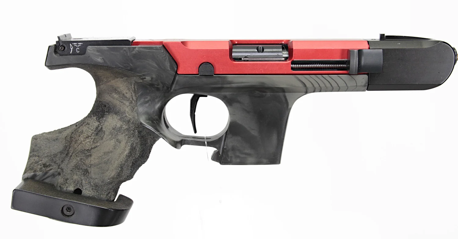 36. PISTOL, schweziskt, Halvautomatisk, fabrikat Hämmeri, modell SP20, kaliber .22LR, tillv.nr 9019, se-nr Begagnad. — Pistols — Walter Borg