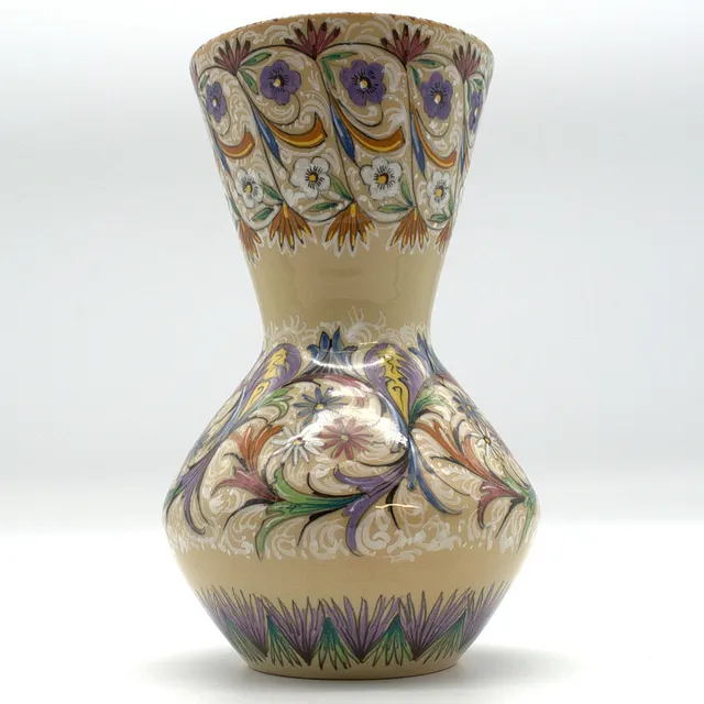 VASE, PESARO, AMA-FABRIK (ASSOCIATED MAJOLICA ARTISANS), ITALIEN 20. JAHRHUNDERT, HANDBEMALT.