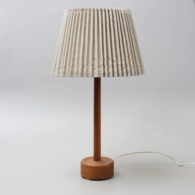 BORDSLAMPA, trä, omkring 1900-talets mitt.