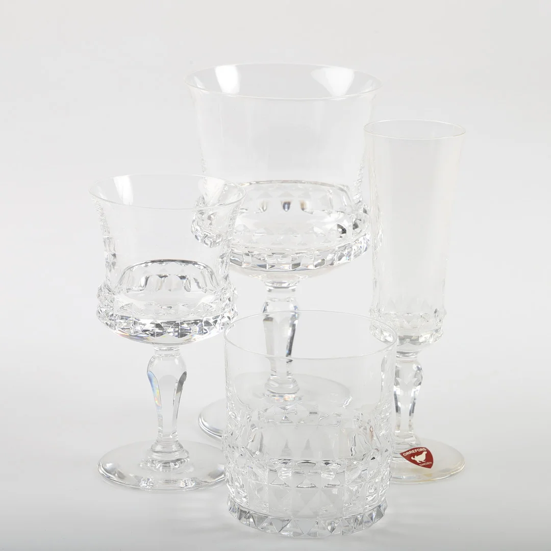 INGEBORG LUNDIN. Glasservis, 50 delar, "Silvia", Orrefors. — Tableware — Helsingborgs Auktionskammare