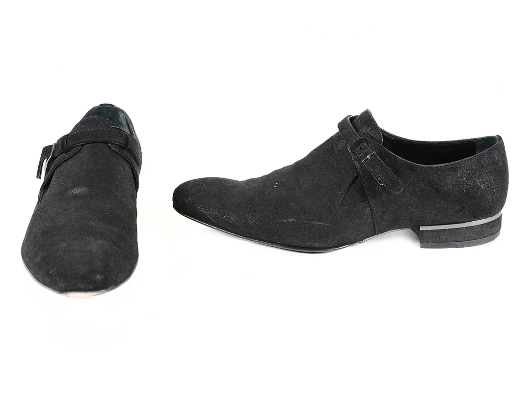 SKOR, LOUIS VUITTON, Vesuvio Buckle Shoe, svart mocka, stl 43, skopåsar samt kartong. — Kläder/Skor — Kaplans