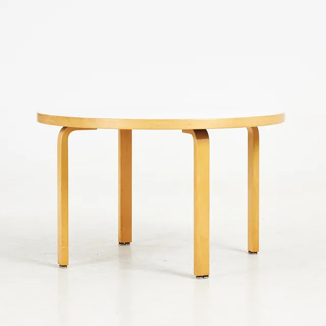 ALVAR AALTO. Soffbord, "Bord 91", vit laminatskiva/björk, Artek.