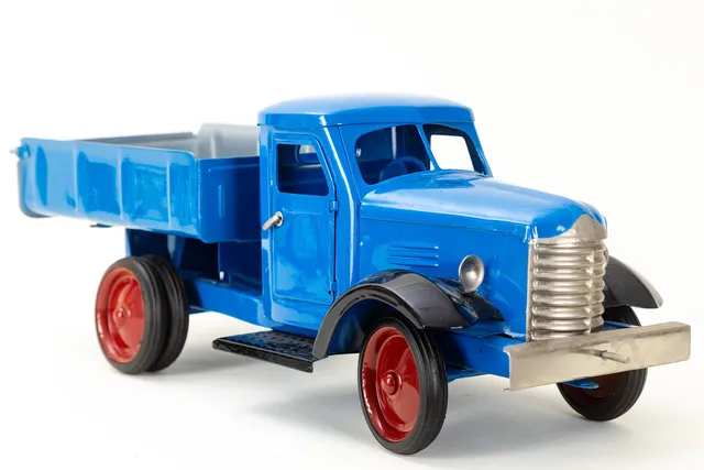 Blech LKW / Kipplaster in blau, später lackiert, Made in UdSSR.