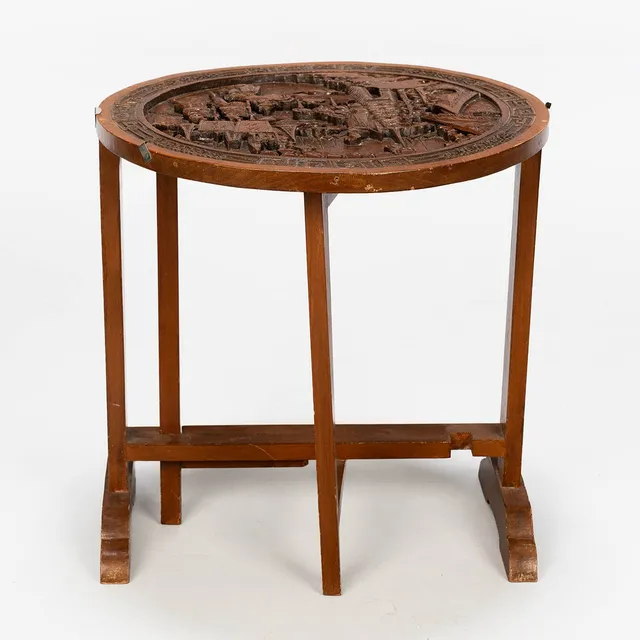 SIDEBORD, Asien, Snidat trä, 1900-tal.