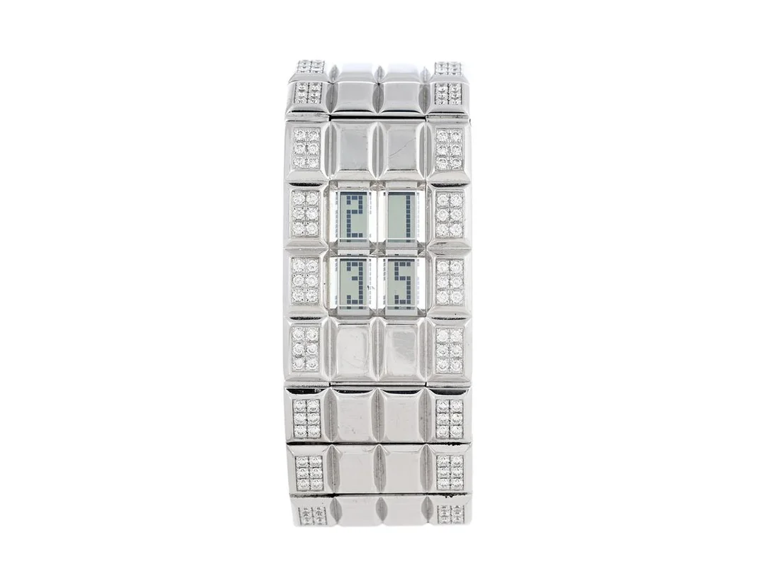 CHANEL, Chocolat, damur, 24 x 33 mm, Ref nr. H0935, Boett nr. K.N. 17760, 18K vitguld, quartz, digital, integrerad originallänk med briljanter (240 st. ca TW/VVS, ca 3,60 ctv), totalvikt 160 gram, ca 2006. — Klockor/Chanel — Kaplans